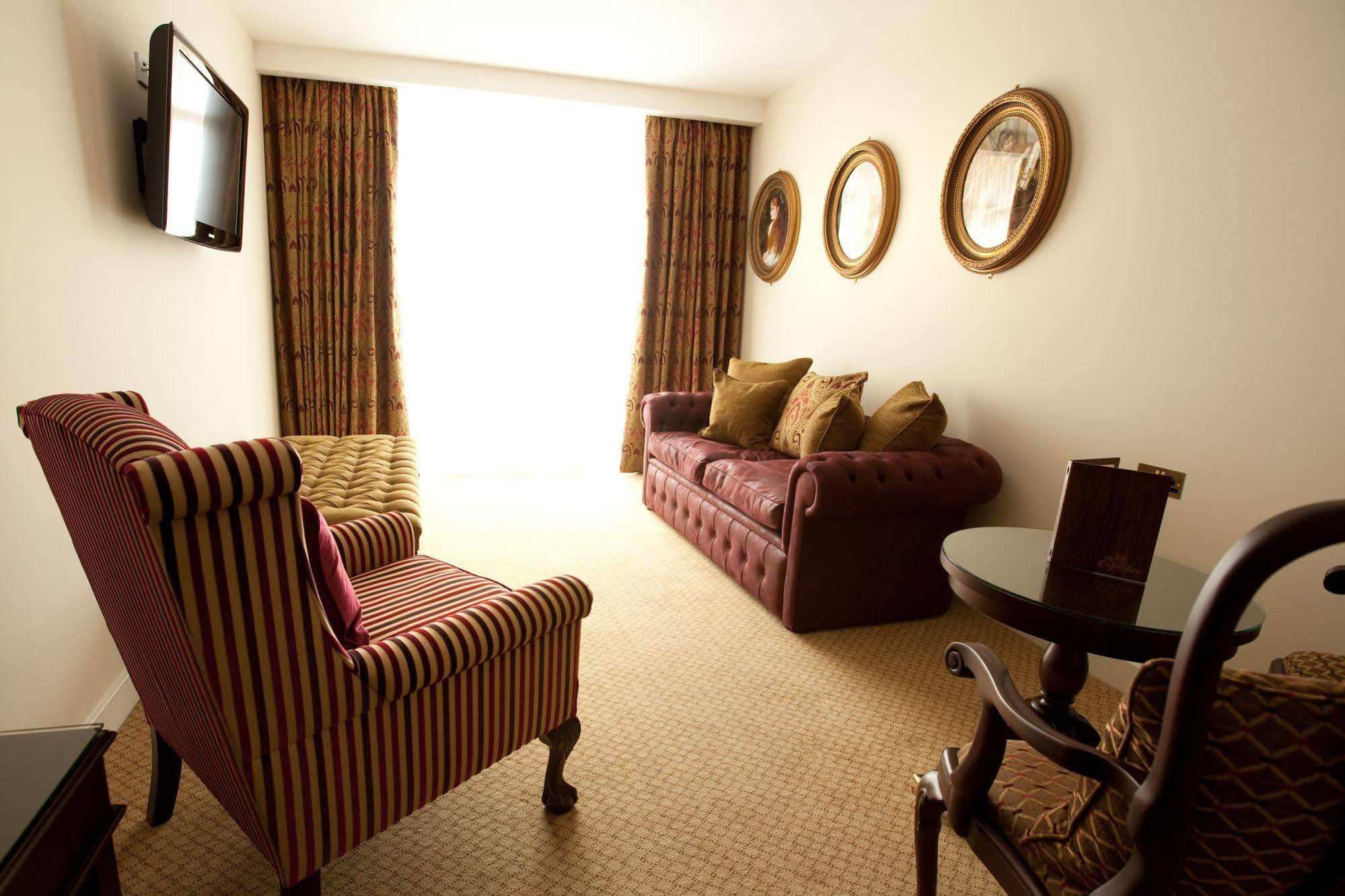 The Oxfordshire Golf & Spa Hotel Thame Extérieur photo