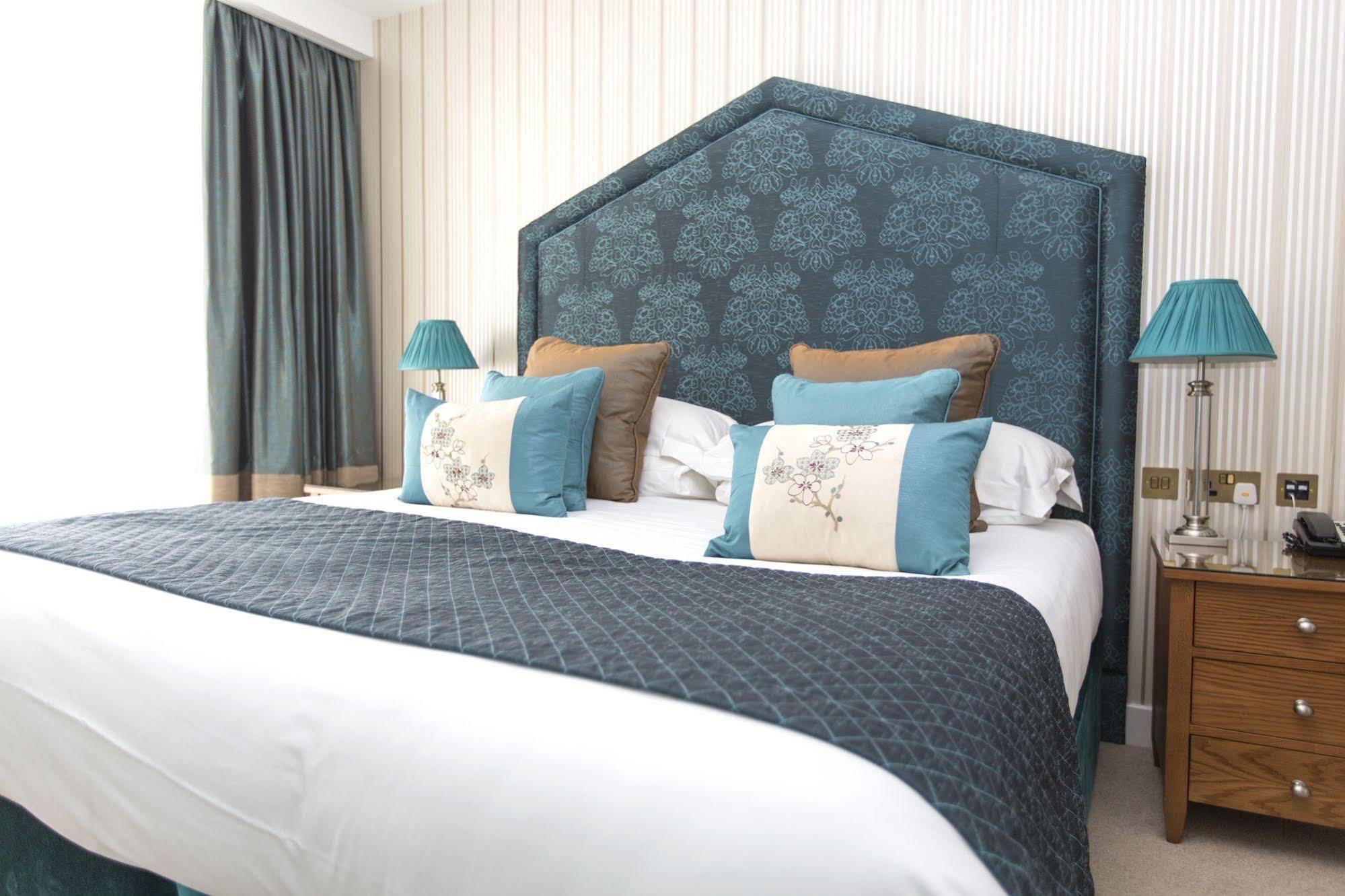 The Oxfordshire Golf & Spa Hotel Thame Extérieur photo