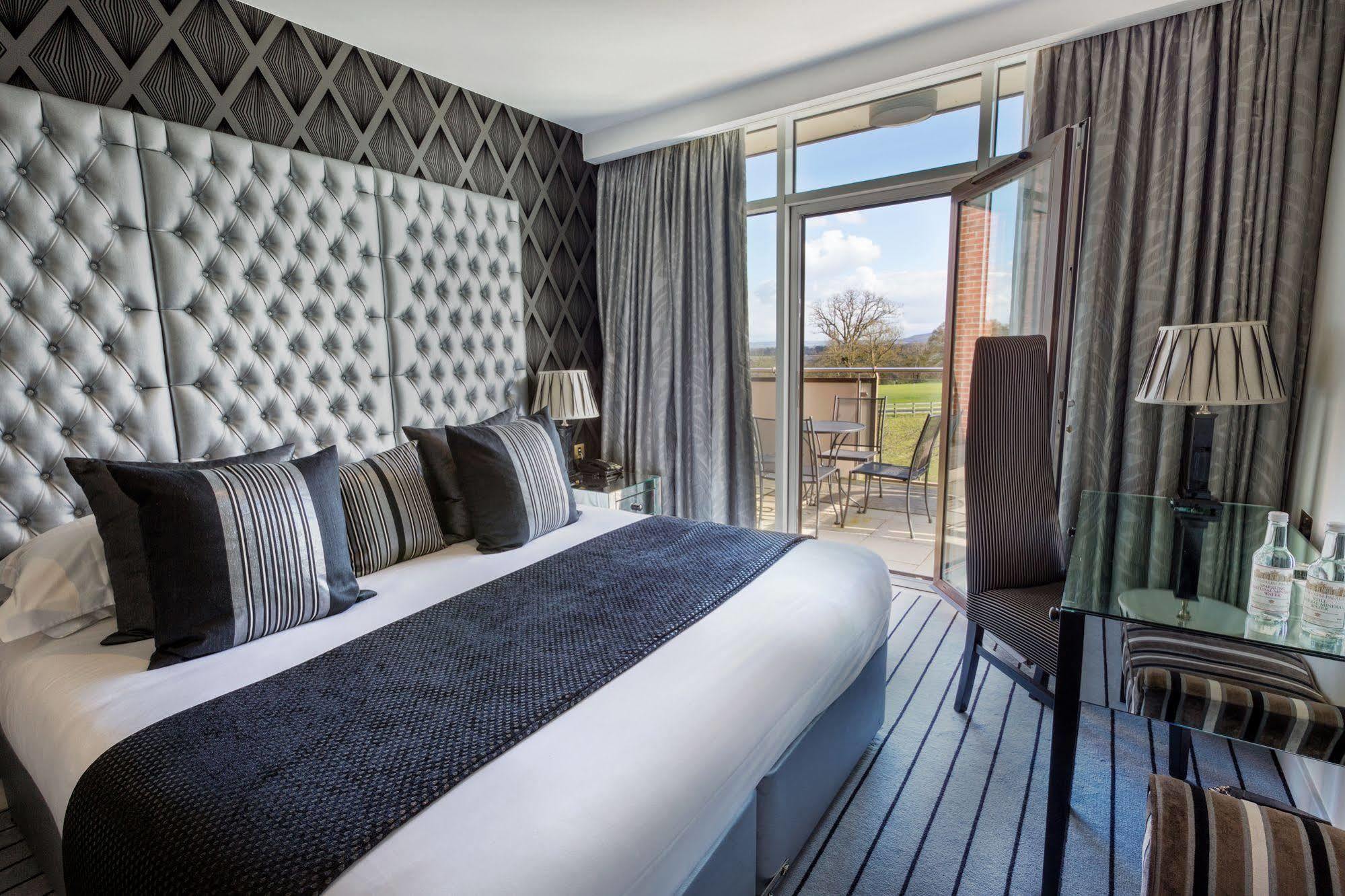 The Oxfordshire Golf & Spa Hotel Thame Extérieur photo