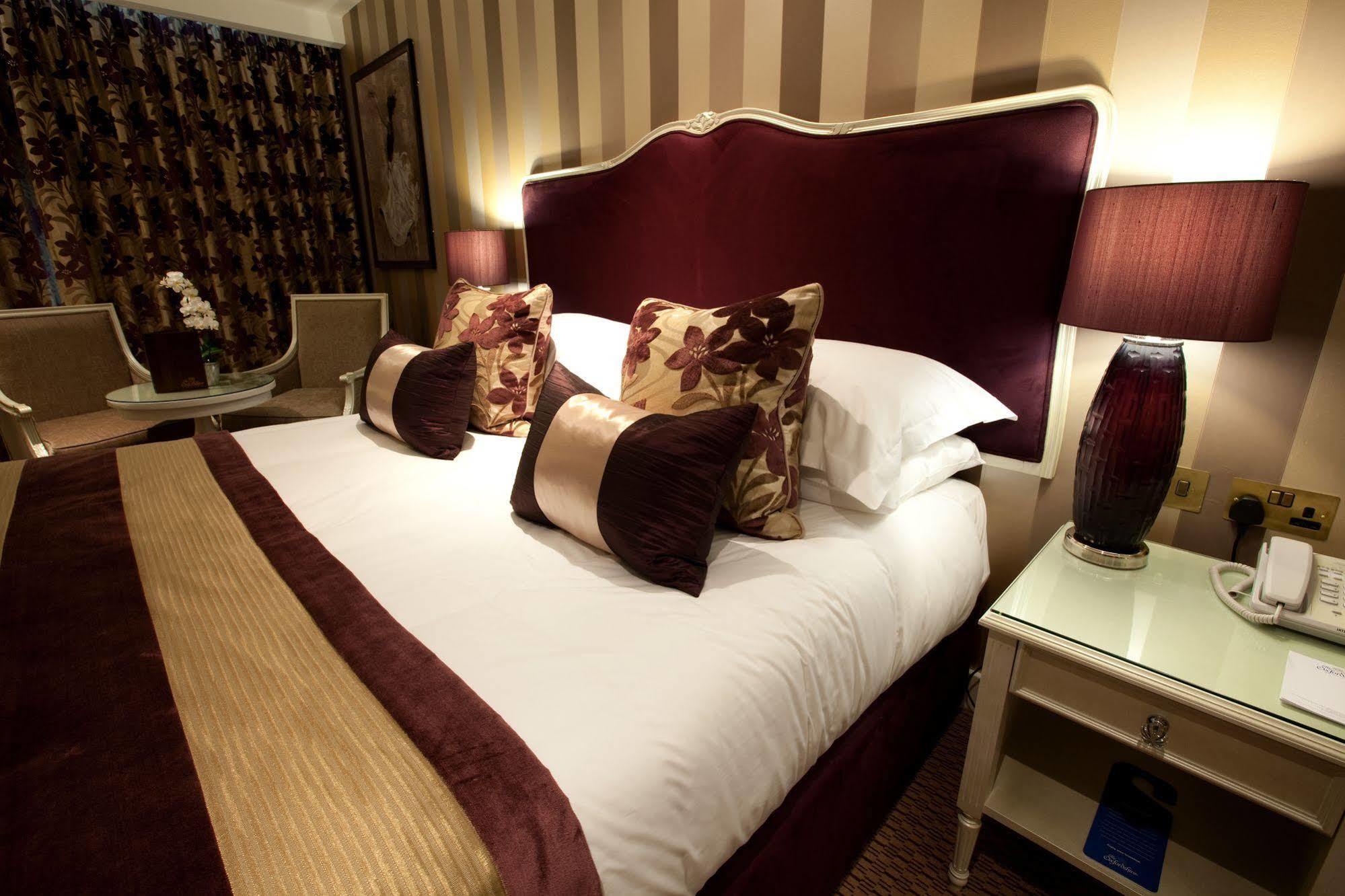 The Oxfordshire Golf & Spa Hotel Thame Extérieur photo