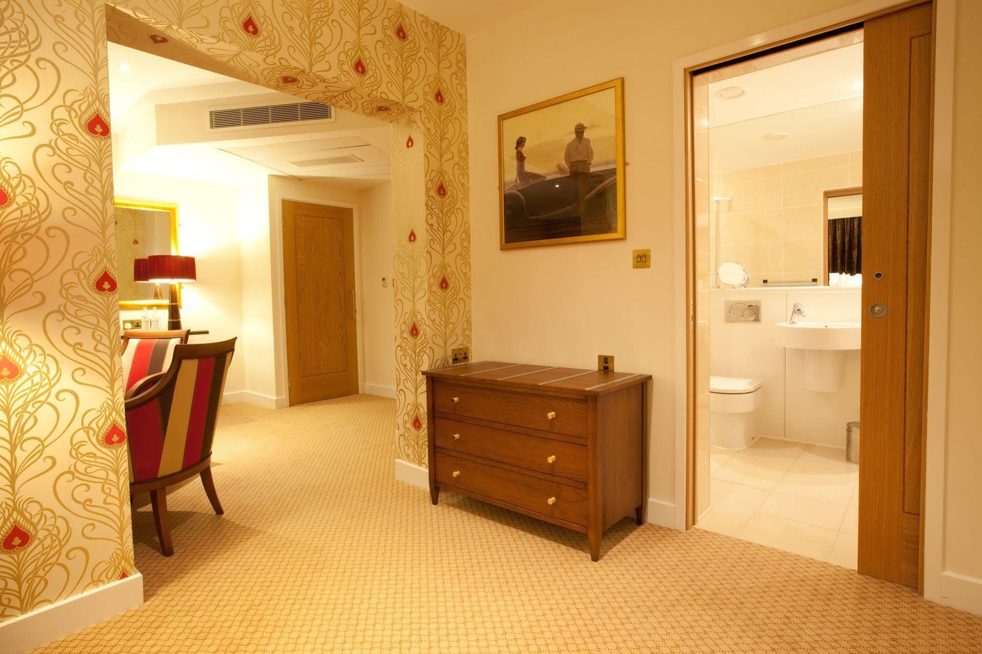 The Oxfordshire Golf & Spa Hotel Thame Extérieur photo