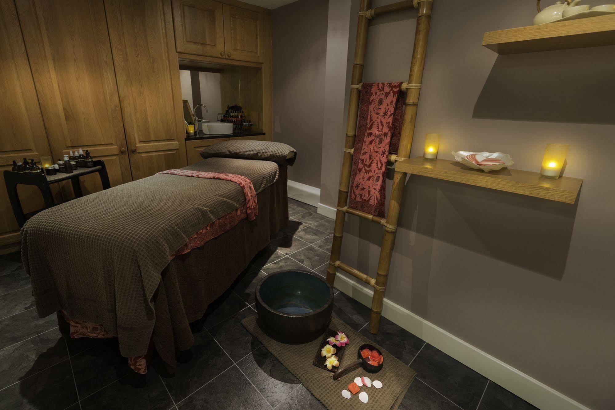 The Oxfordshire Golf & Spa Hotel Thame Extérieur photo