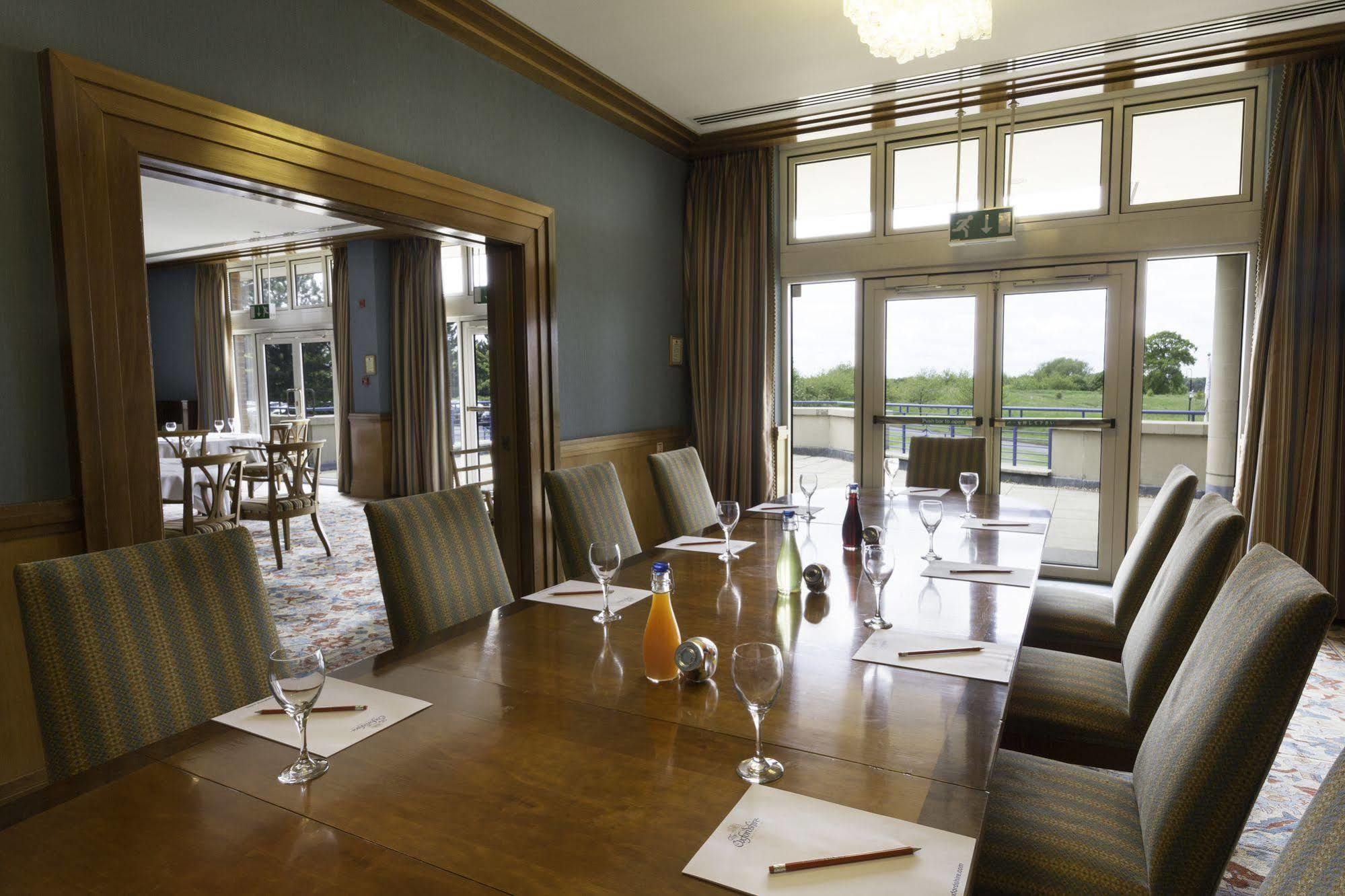 The Oxfordshire Golf & Spa Hotel Thame Extérieur photo