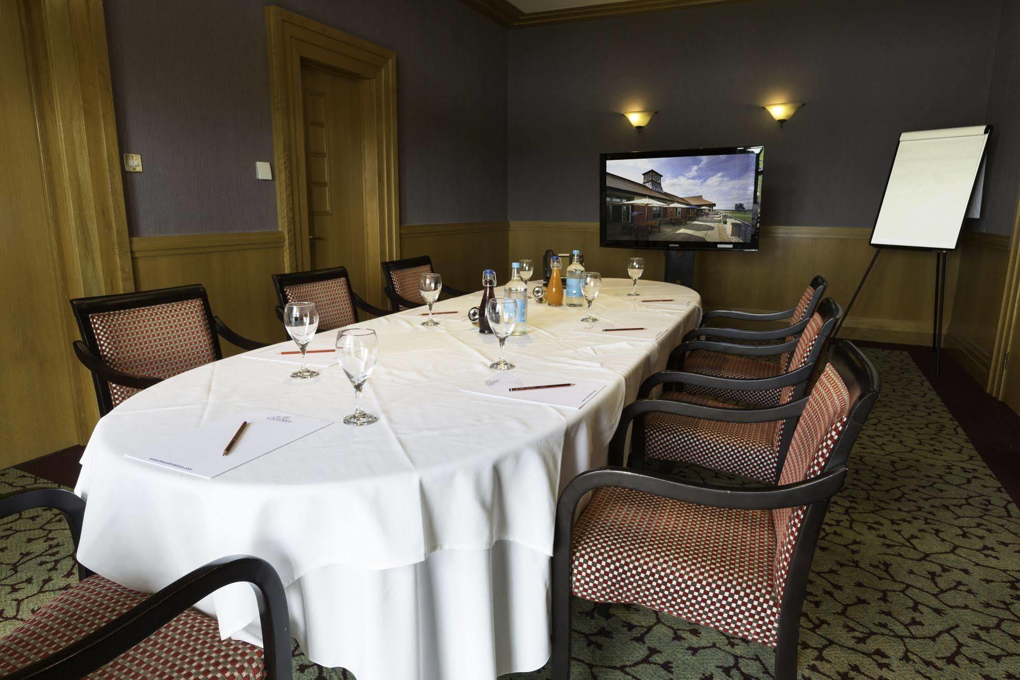 The Oxfordshire Golf & Spa Hotel Thame Extérieur photo